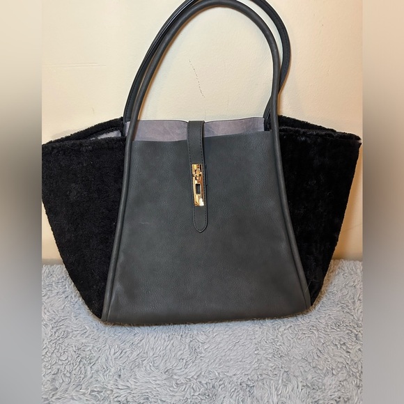 Unbillion Large Sized Black Leather and Faux Furry Bag -Very Clean - EUC - Picture 3 of 10